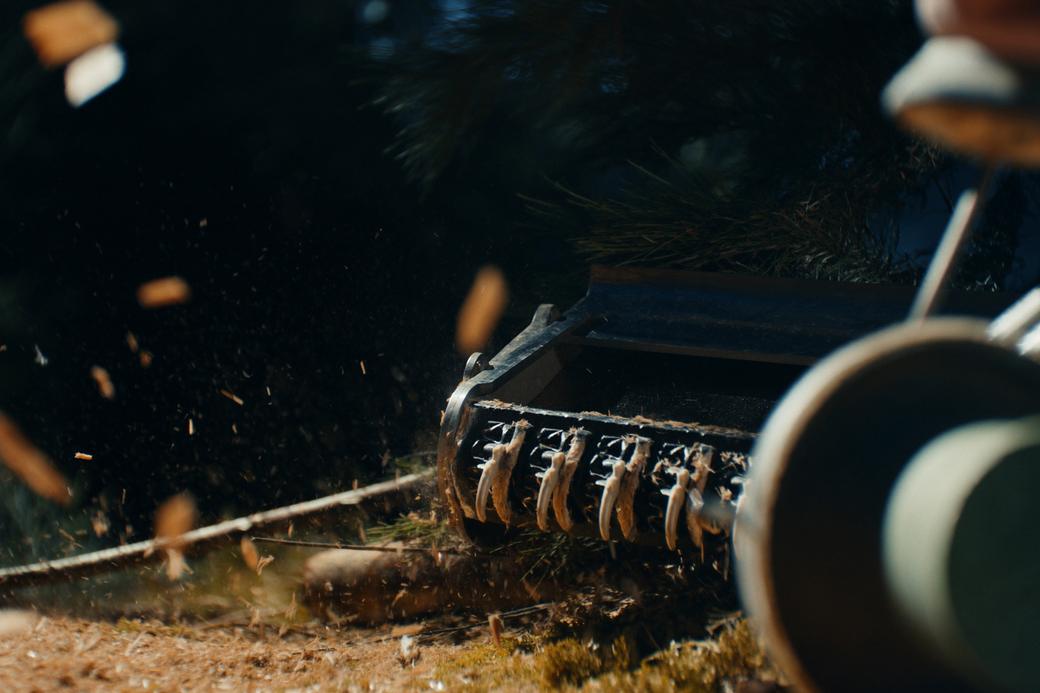 Mulching head grinding brush